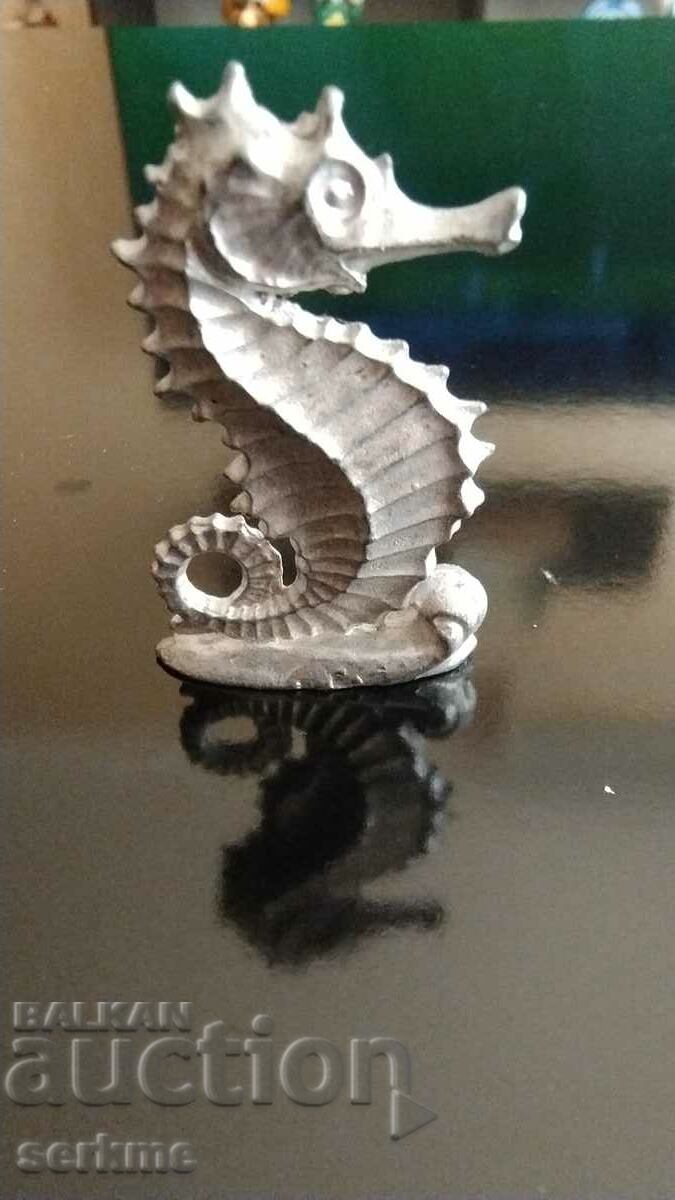 Figura de metal cu preț 5.00 BGN | € 2.56 Figura de metal cu preț 5.00 BGN | € 2.56