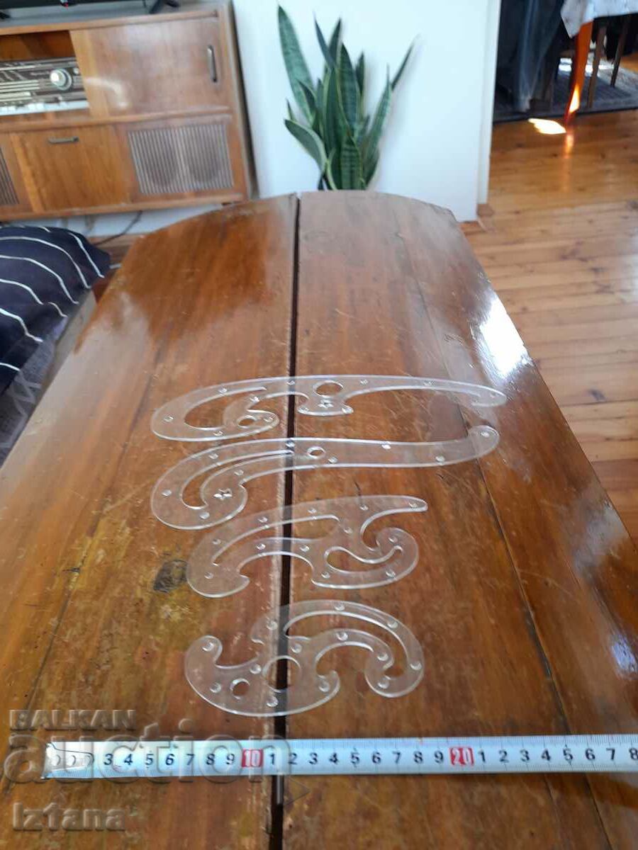 Παράδοση Παλιές πλαστικές καμπύλες σχεδίασης Παράδοση Παλιές πλαστικές καμπύλες σχεδίασης