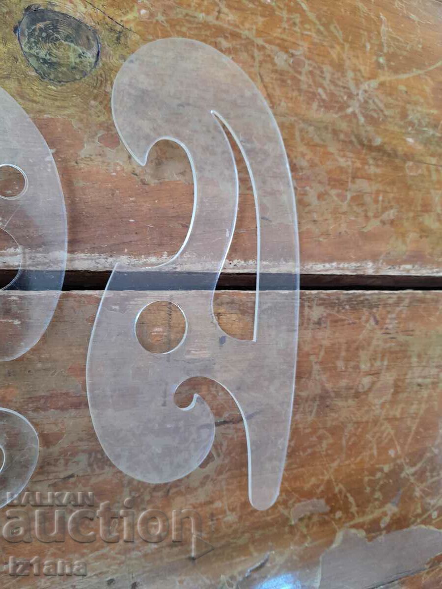 Παλιές πλαστικές καμπύλες σχεδίασης με τιμή 14.00 BGN | € 7.16 Παλιές πλαστικές καμπύλες σχεδίασης με τιμή 14.00 BGN | € 7.16