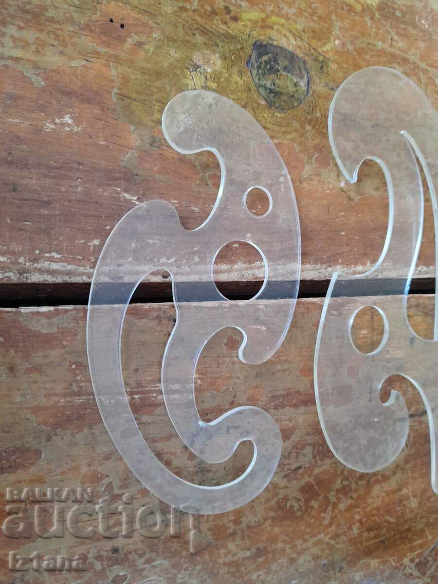 Δημοπρασία Παλιές πλαστικές καμπύλες σχεδίασης Δημοπρασία Παλιές πλαστικές καμπύλες σχεδίασης