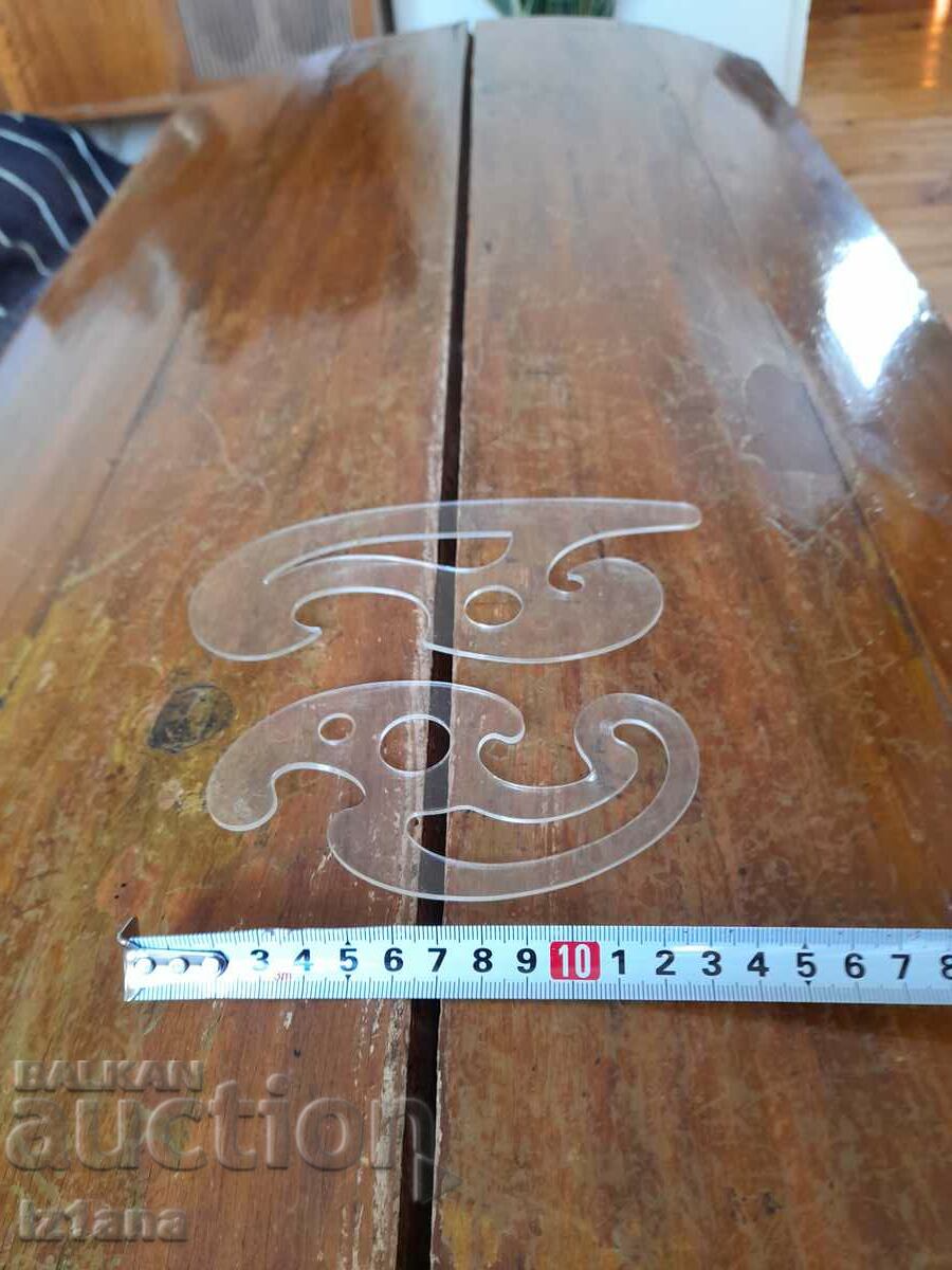 Παράδοση Παλιές πλαστικές καμπύλες σχεδίασης Παράδοση Παλιές πλαστικές καμπύλες σχεδίασης