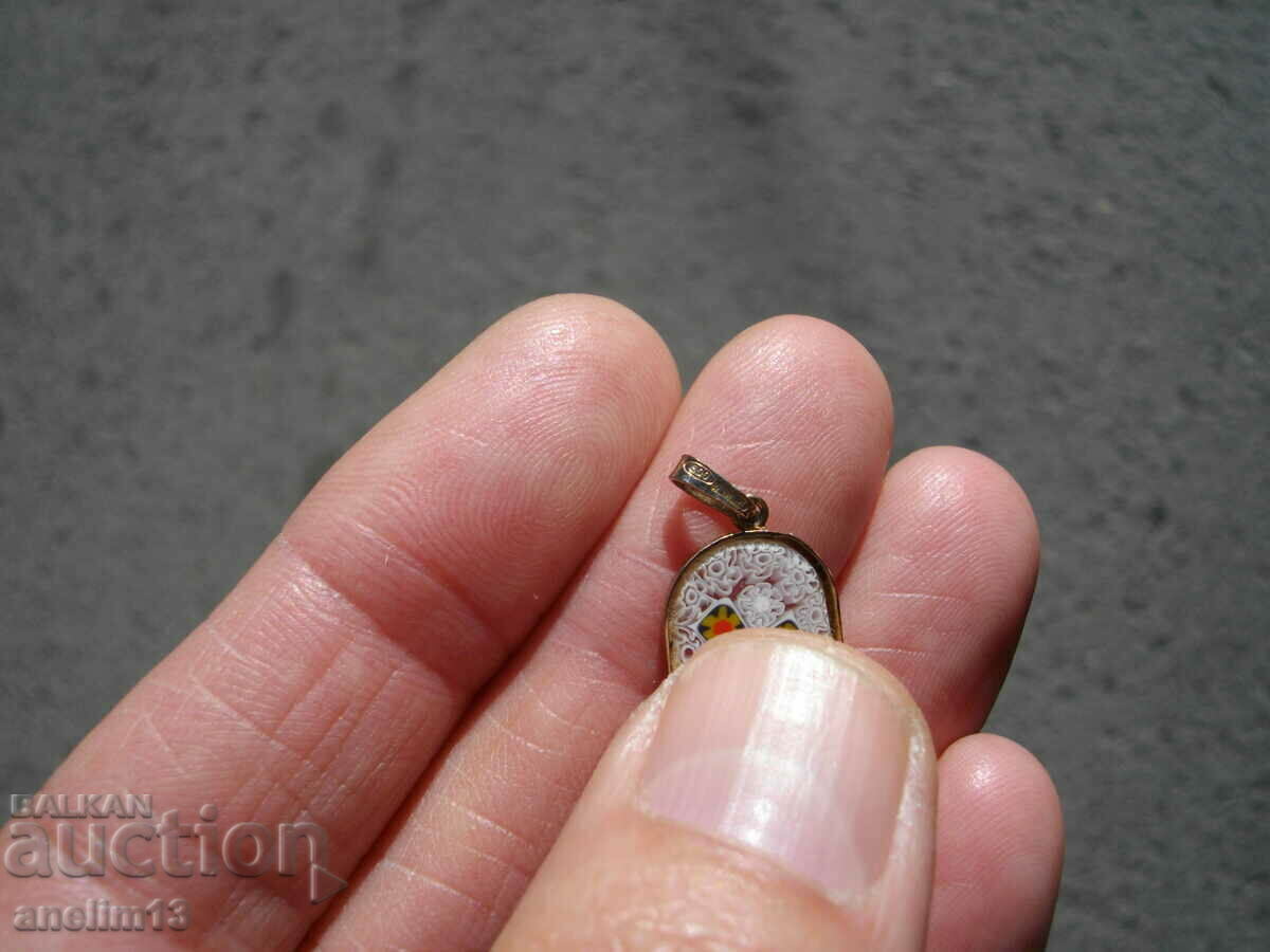 Licitație PENDANT DE MURANO VECHI CU FINAJS ARGINTIU AUR Licitație PENDANT DE MURANO VECHI CU FINAJS ARGINTIU AUR