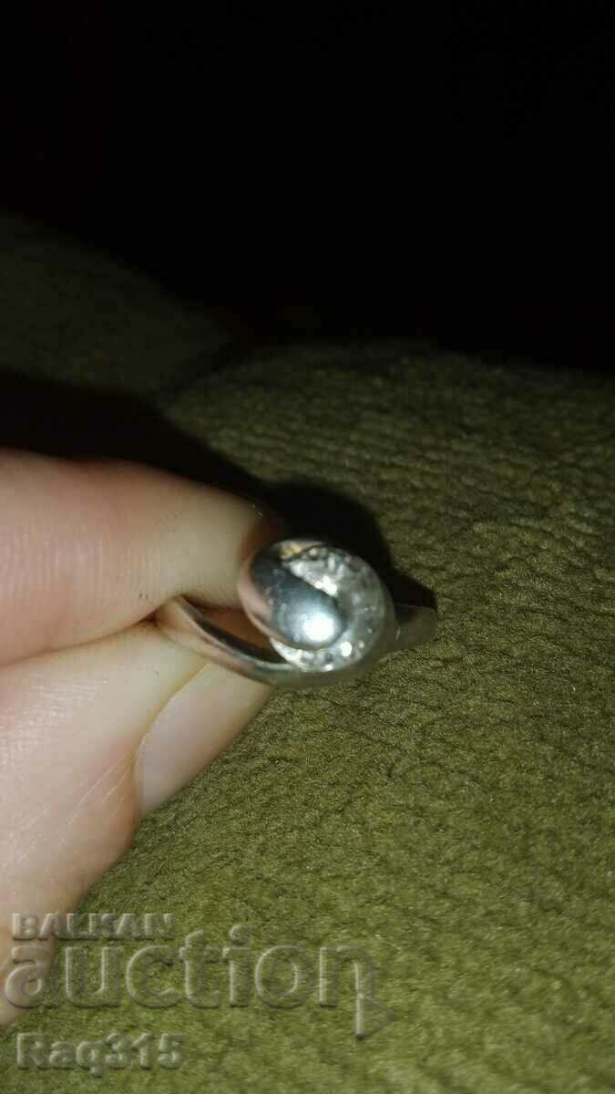 BEAUTIFUL SILVER RING WITH STONE