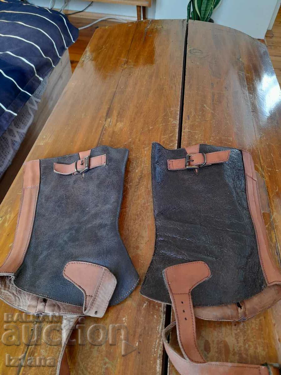 Ghete vechi din piele cu preț 55.00 BGN | € 28.12