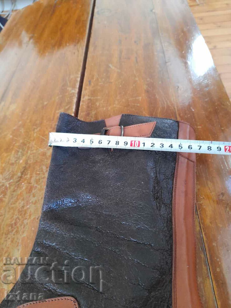 Livrarea Ghete vechi din piele