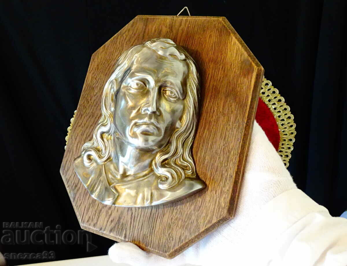 Sculptură, icoană Iisus din zinc, bază de lemn cu preț 29.00 BGN | € 14.83