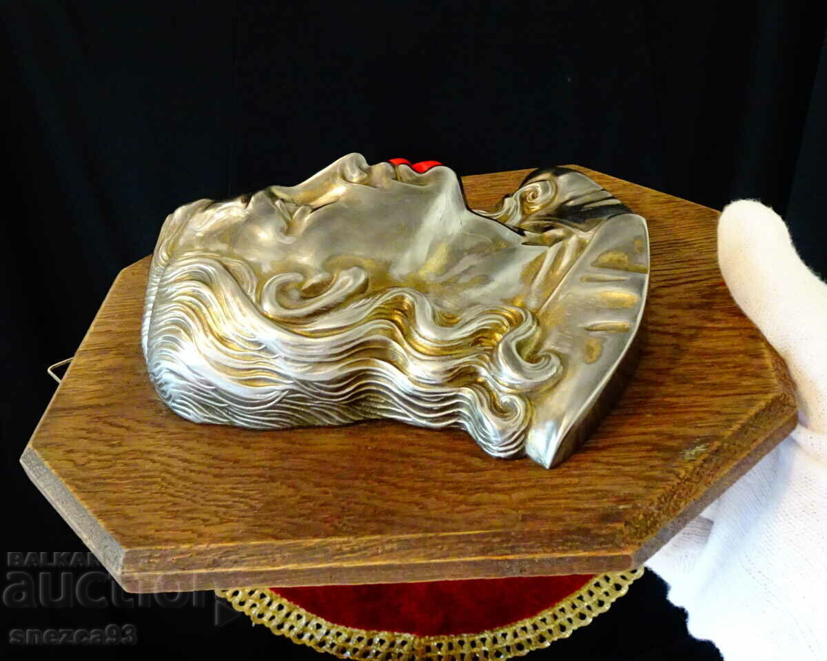 Livrarea Sculptură, icoană Iisus din zinc, bază de lemn