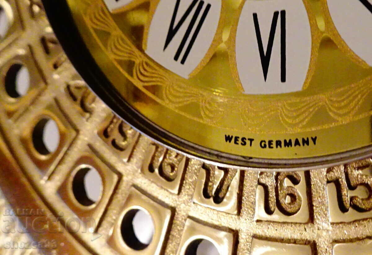 Delivery of Bronze desk clock with perpetual calendar, W.Germany. Delivery of Bronze desk clock with perpetual calendar, W.Germany.