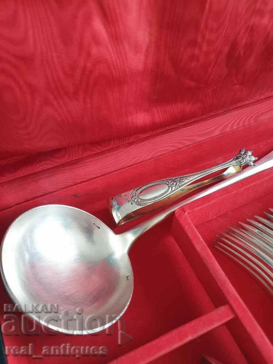 Παράδοση Σετ επάργυρα σκεύη Παράδοση Σετ επάργυρα σκεύη