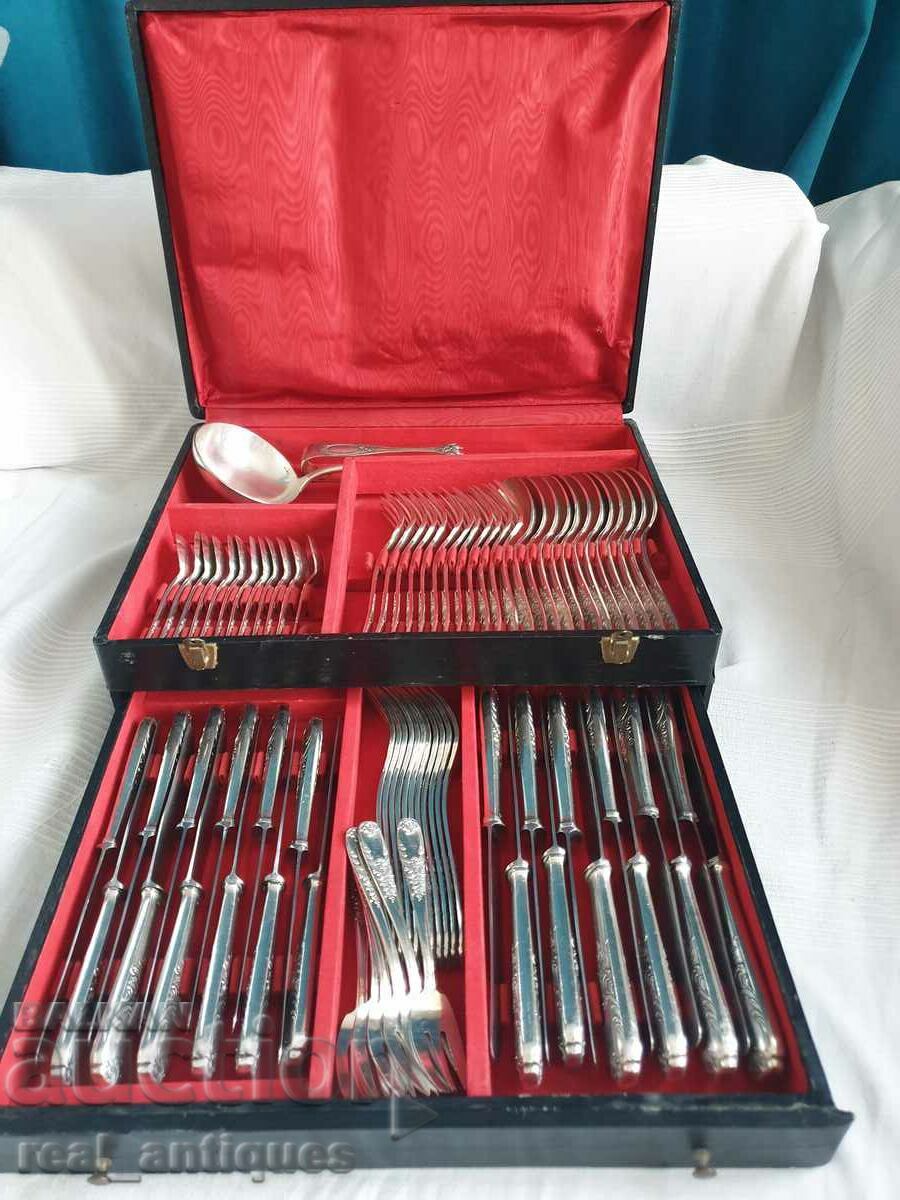 Set of silver plated utensils