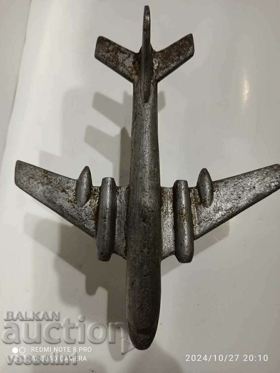 Un avion vechi din aluminiu de la începutul anilor 1950 cu preț € 38.35 | 75.01 BGN