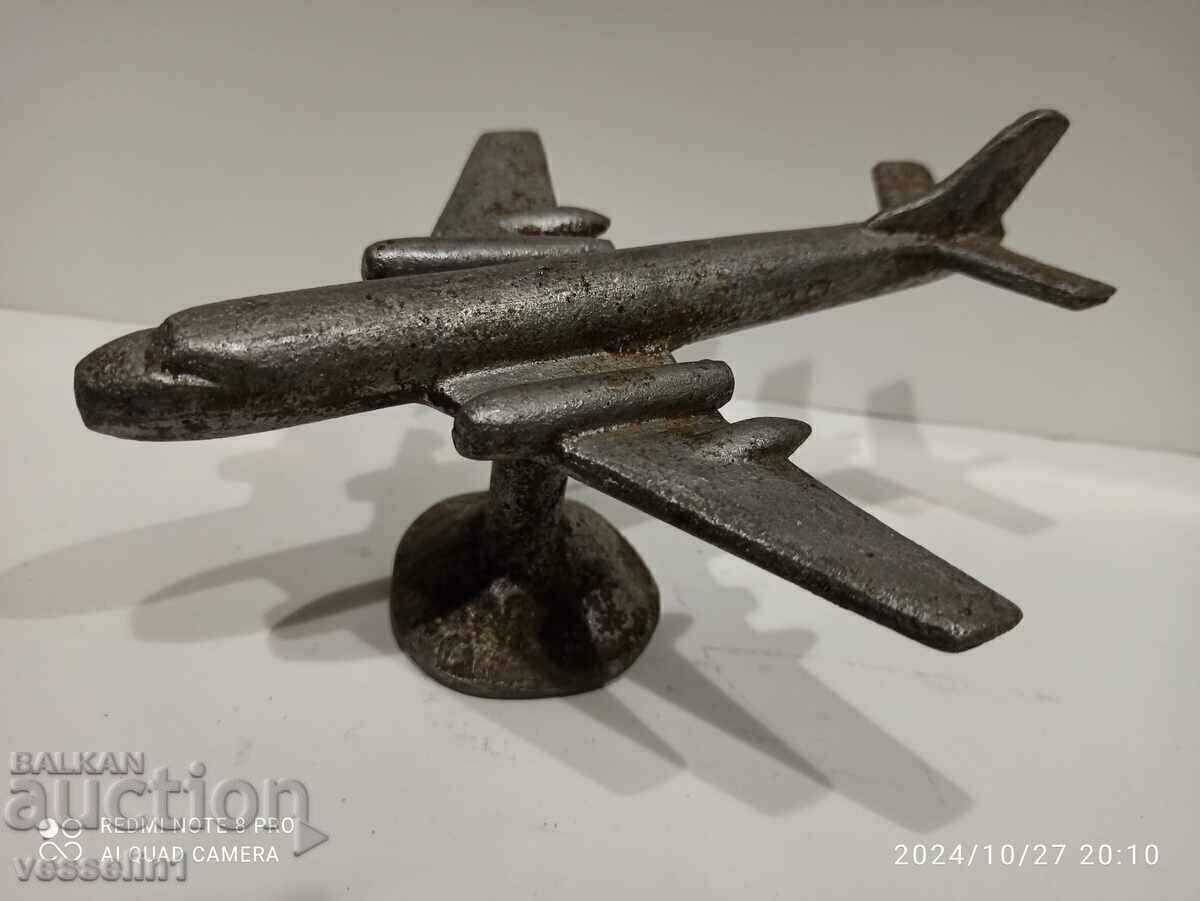 Ένα παλιό αεροπλάνο από αλουμίνιο από τις αρχές της δεκαετίας του 1950 Ένα παλιό αεροπλάνο από αλουμίνιο από τις αρχές της δεκαετίας του 1950