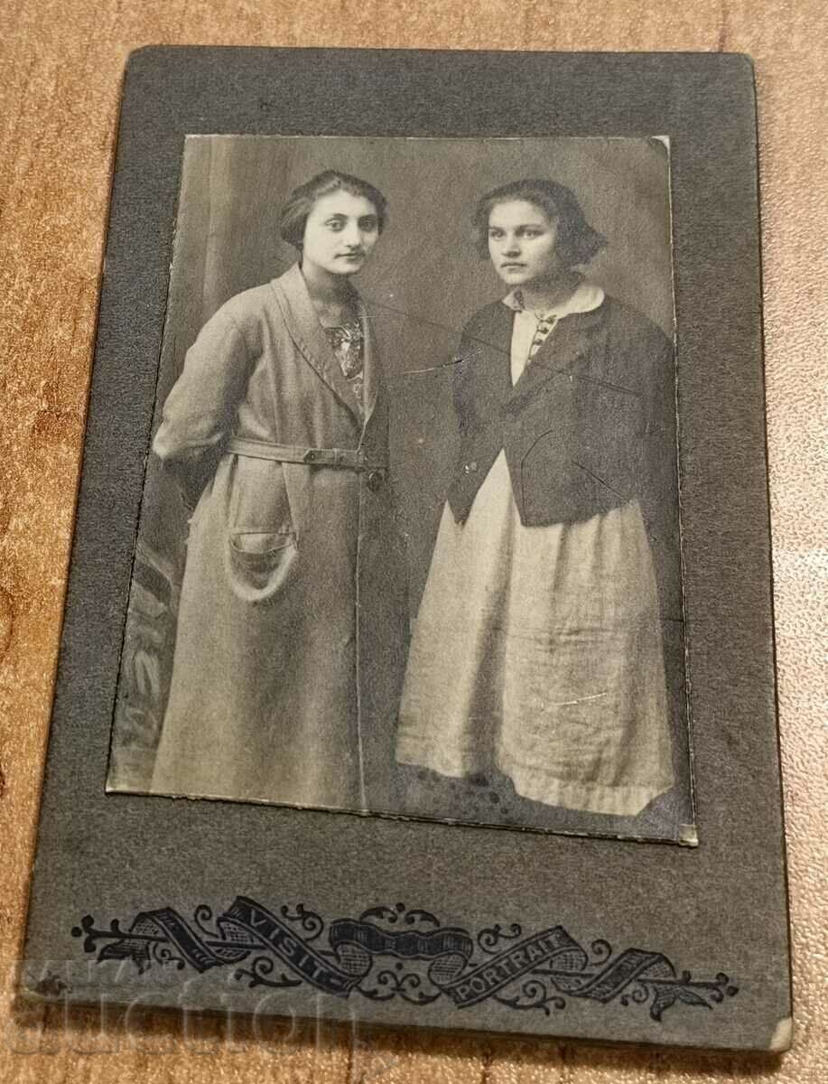 . WOMEN GIRLS PORTRAIT OLD PHOTO PHOTOGRAPH CARDBOARD