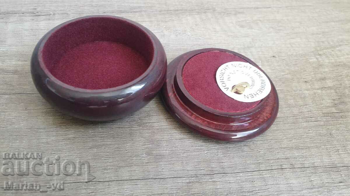 Franz von Defregger Music Box "Table Prayer" - 6 Franz von Defregger Music Box "Table Prayer" - 6