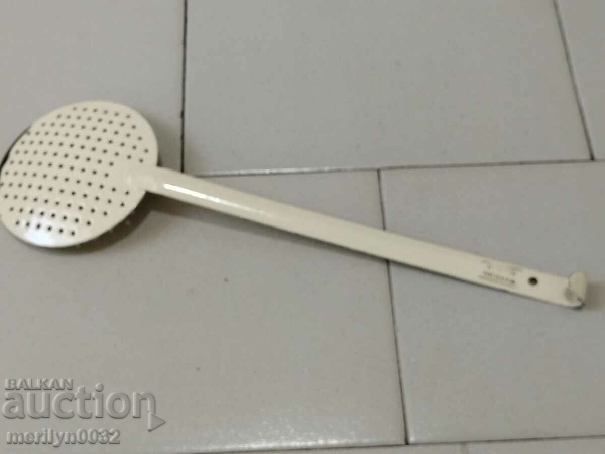 Delivery of Old lattice spoon with enamel, early soc, NRB Delivery of Old lattice spoon with enamel, early soc, NRB