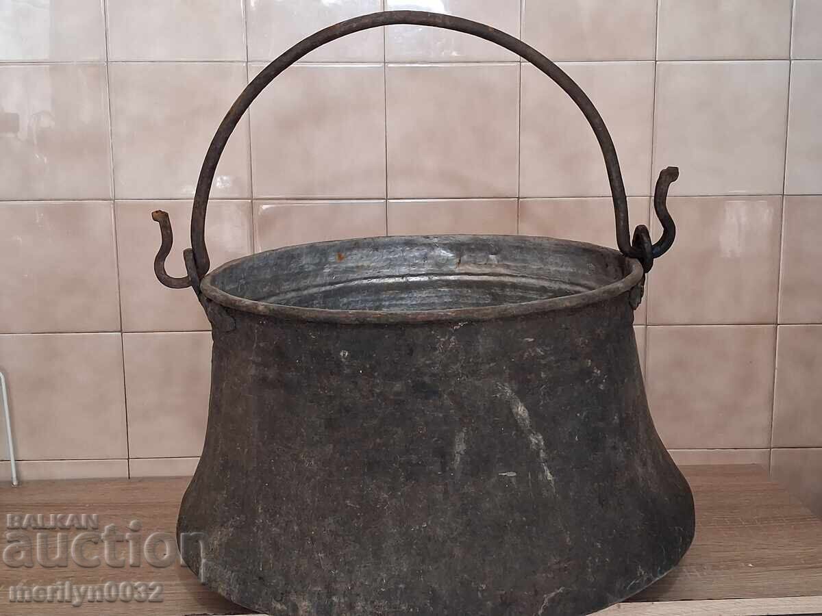 Harania veche, vas de cupru, ceaun mare, cupru, praf