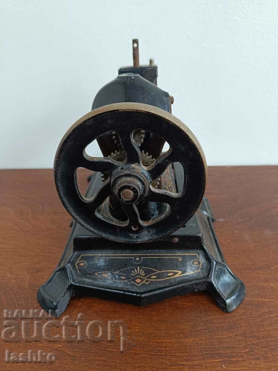 Mini sewing machine with price 149.99 BGN | € 76.69