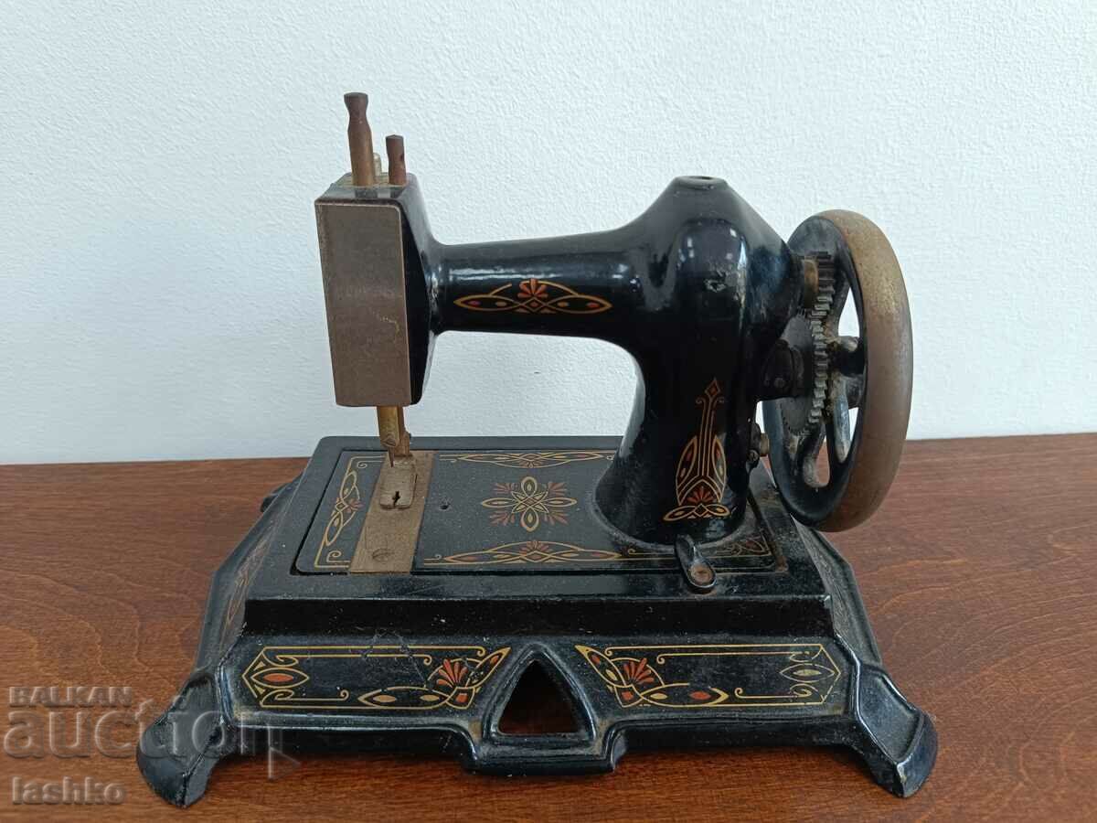 Auction  Mini sewing machine