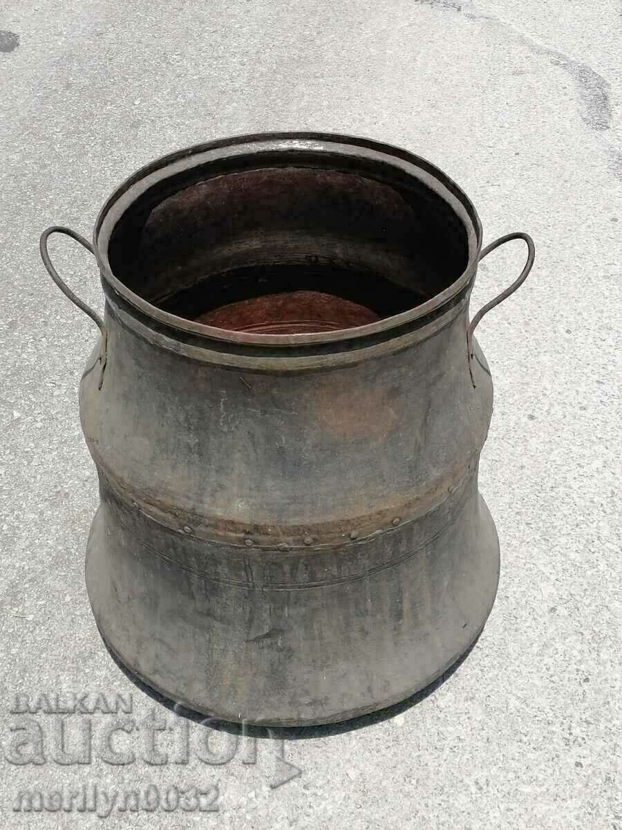 Brandy pot, copper gum, large vessel, boiler, copper dustpan with price 445.00 BGN | € 227.52 Brandy pot, copper gum, large vessel, boiler, copper dustpan with price 445.00 BGN | € 227.52
