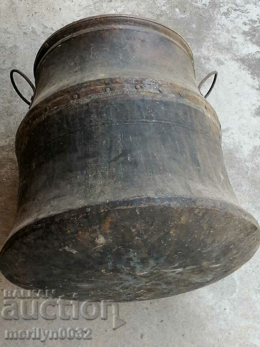 Delivery of Brandy pot, copper gum, large vessel, boiler, copper dustpan Delivery of Brandy pot, copper gum, large vessel, boiler, copper dustpan