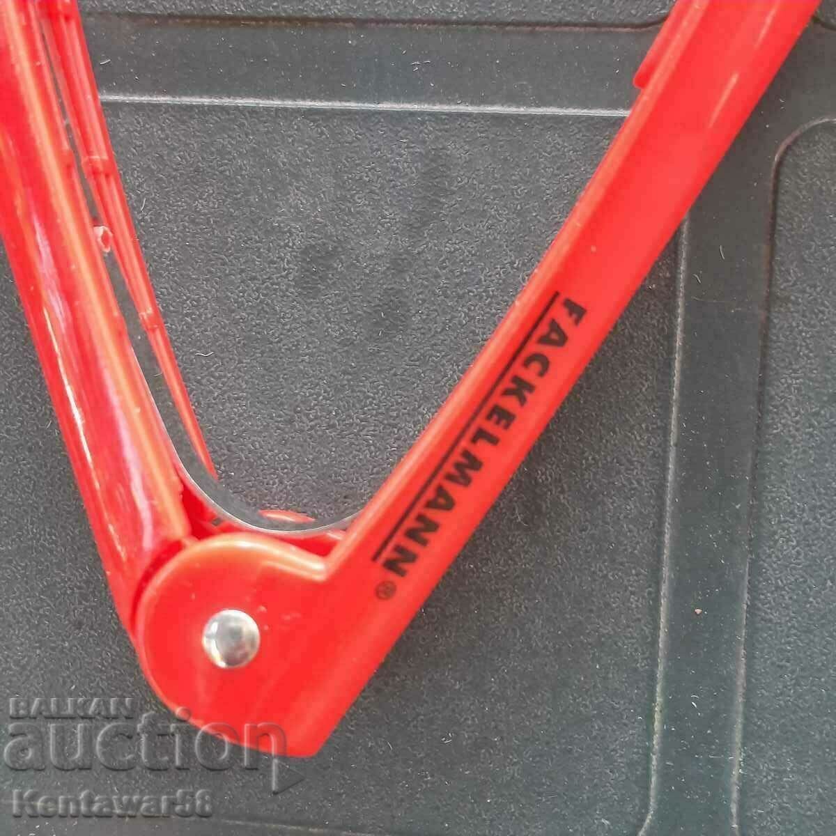 Auction Lot of household utensils. Auction Lot of household utensils.