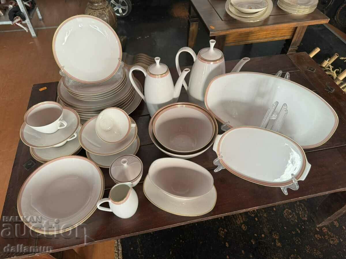 Auction Porcelain dining service with print Auction Porcelain dining service with print