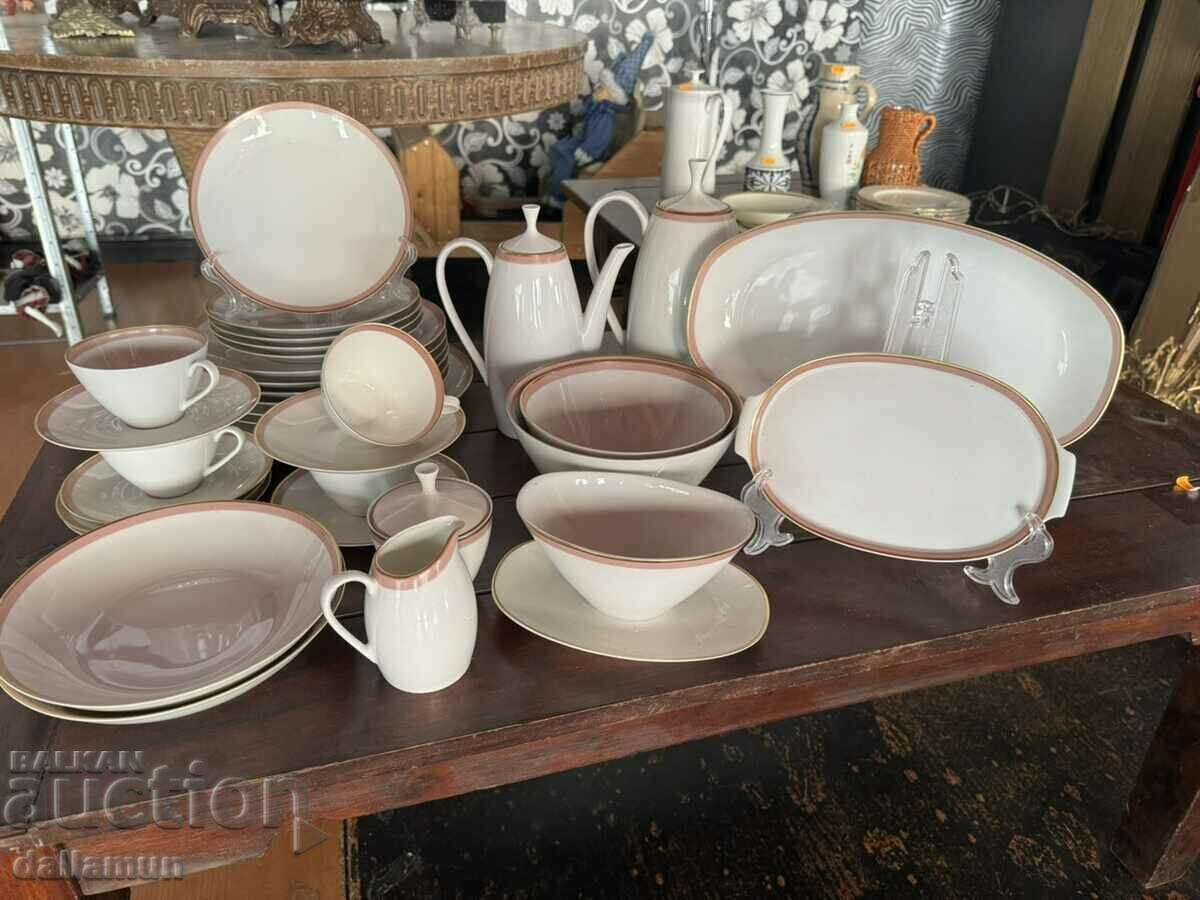 Delivery of Porcelain dining service with print Delivery of Porcelain dining service with print