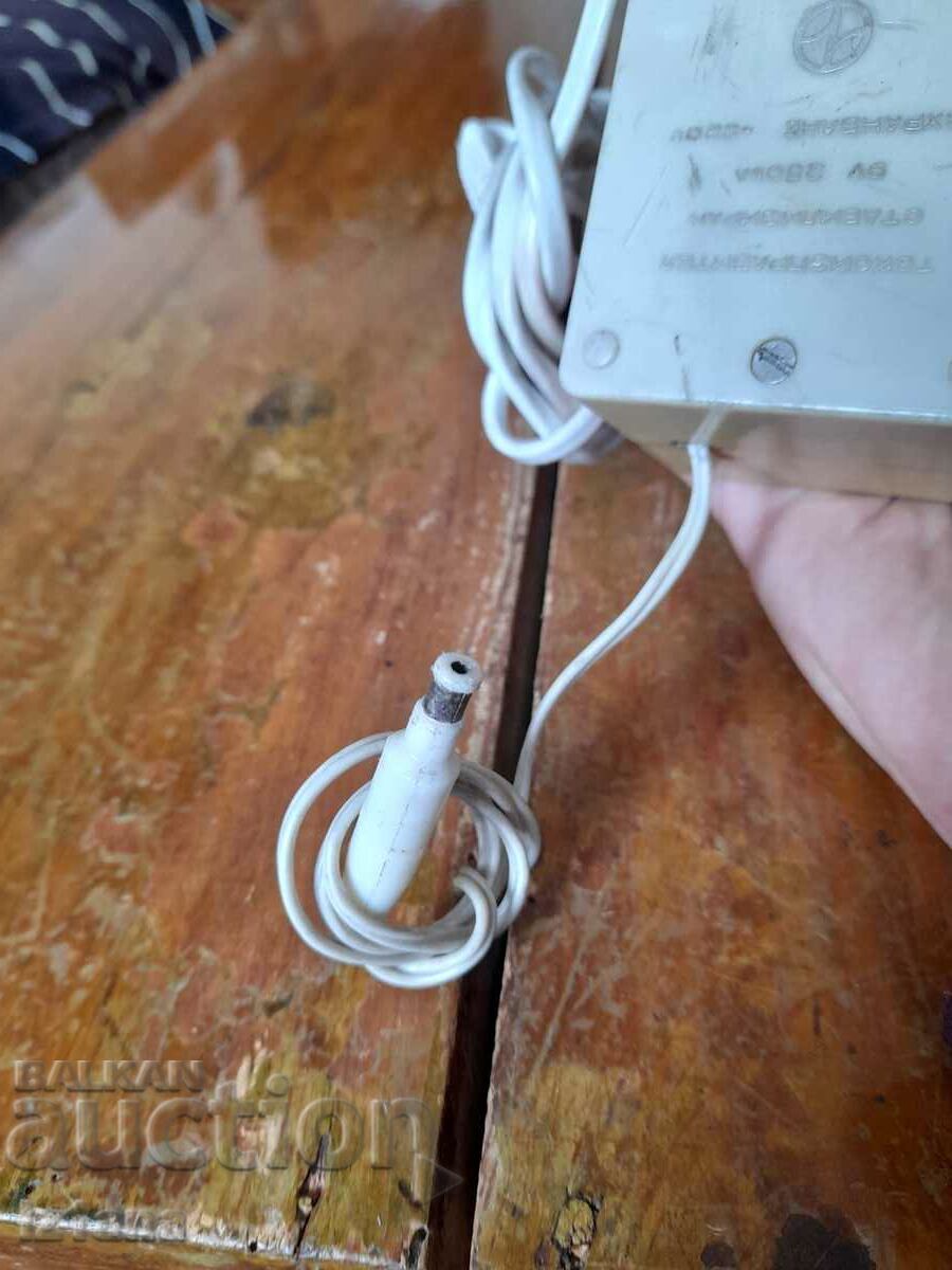 Delivery of Old stabilized 9V rectifier, power supply Delivery of Old stabilized 9V rectifier, power supply