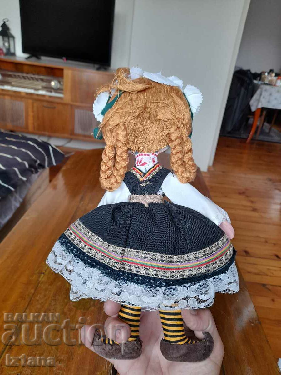 Delivery of Old wall doll Delivery of Old wall doll