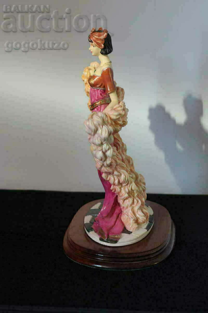 Statuette of Leonardo with price 70.00 BGN | € 35.79 Statuette of Leonardo with price 70.00 BGN | € 35.79