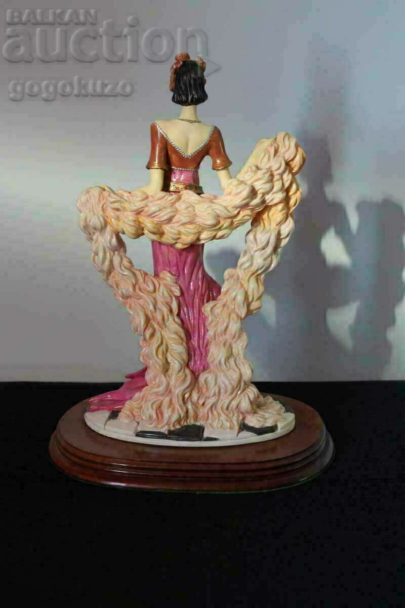 Auction Statuette of Leonardo Auction Statuette of Leonardo