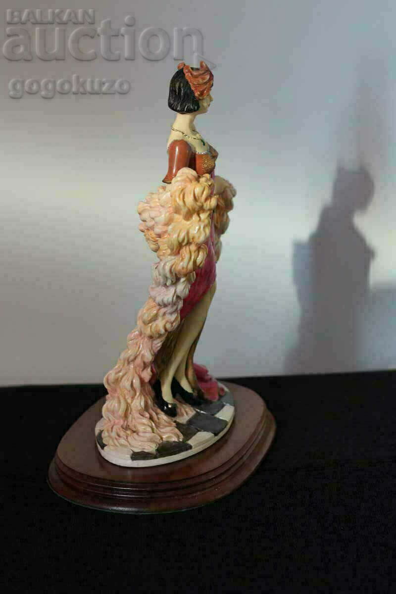 Delivery of Statuette of Leonardo Delivery of Statuette of Leonardo