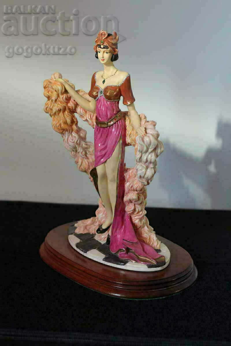 Statuette of Leonardo - 5 Statuette of Leonardo - 5