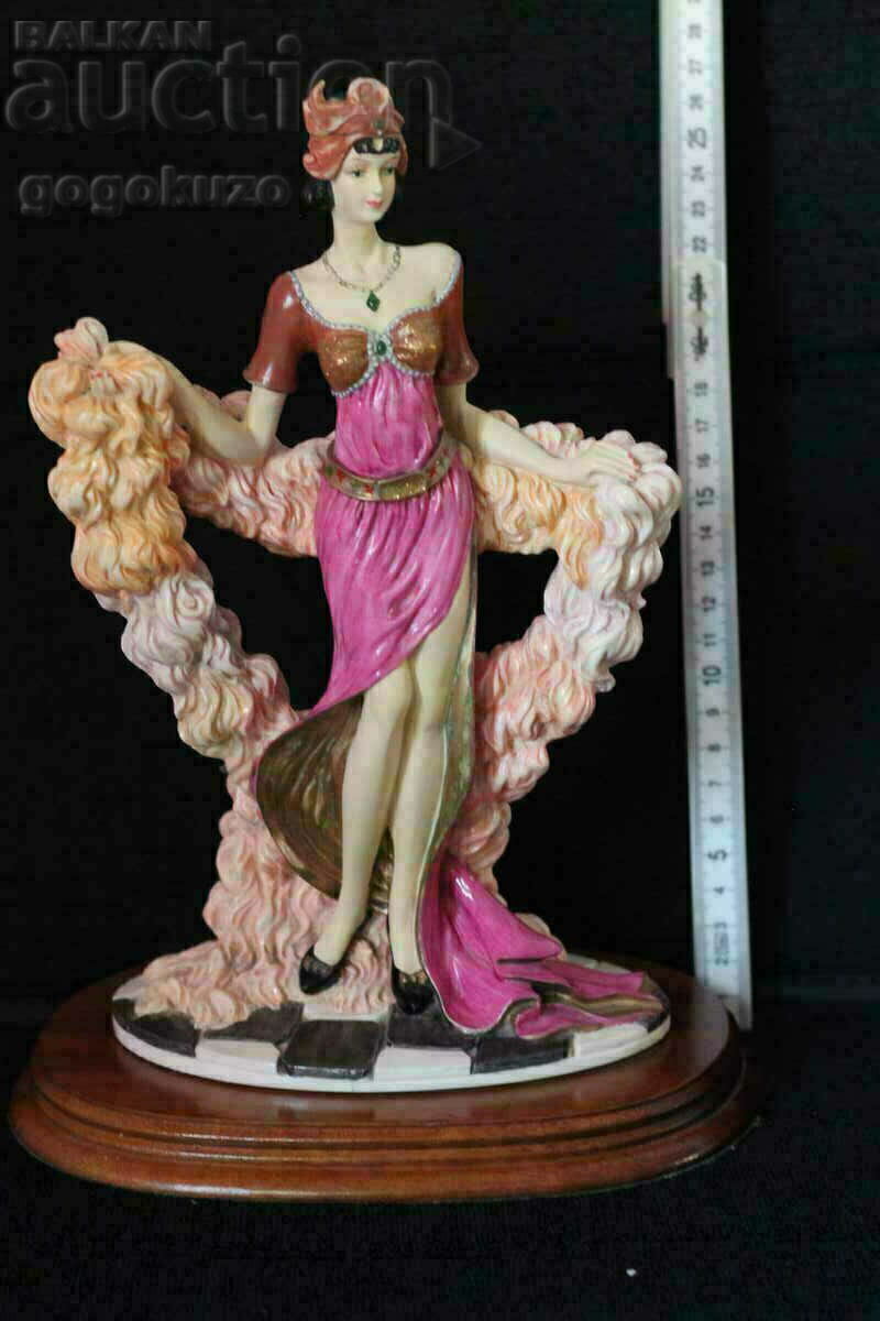 Statuette of Leonardo - 7 Statuette of Leonardo - 7