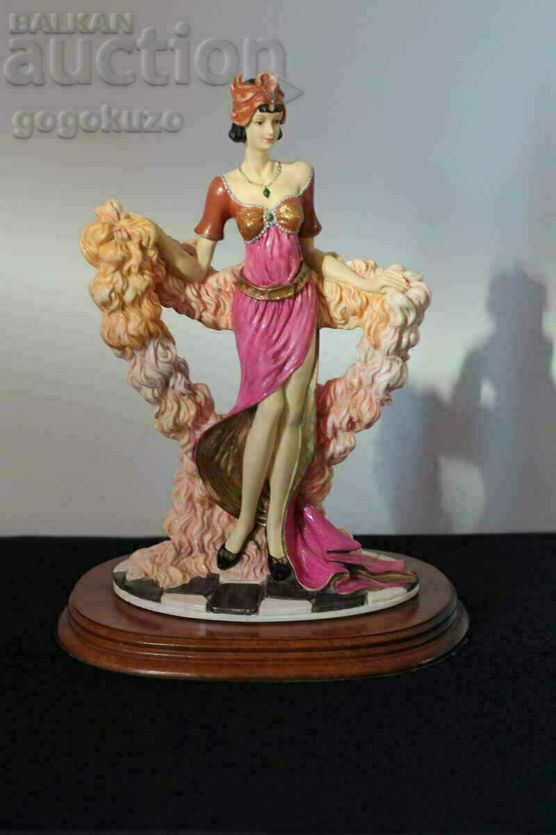 Statuette of Leonardo Statuette of Leonardo