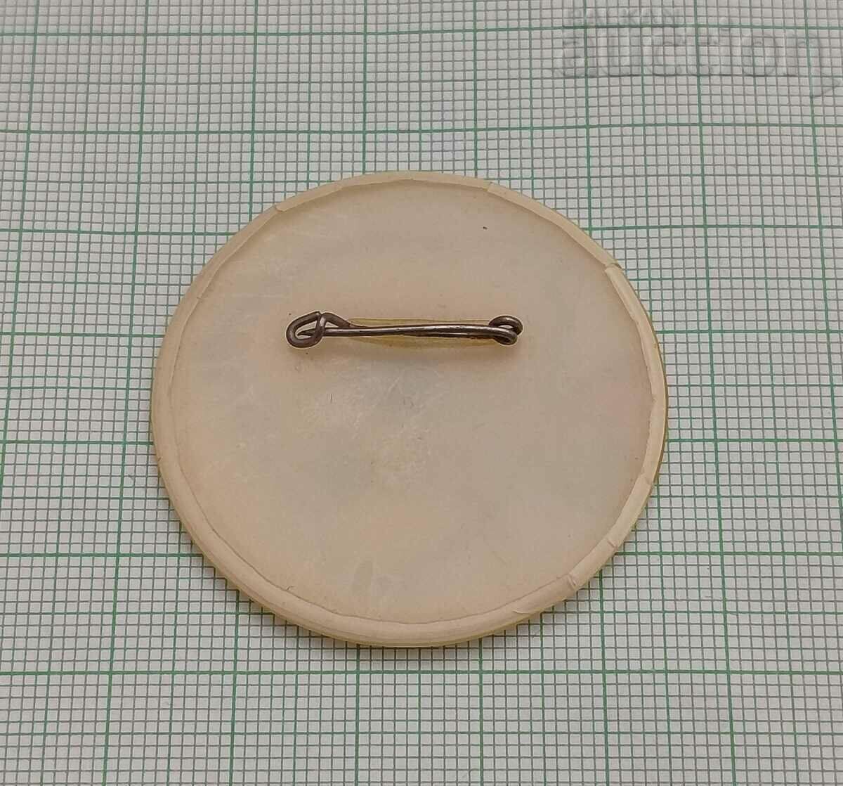 THE DUCK COLLAR ANIMATED BADGE with price 3.00 BGN | € 1.53 THE DUCK COLLAR ANIMATED BADGE with price 3.00 BGN | € 1.53