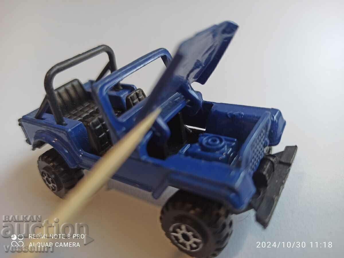 Auction Old metal Jeep CJ-7 model old jeep 1/64 Auction Old metal Jeep CJ-7 model old jeep 1/64
