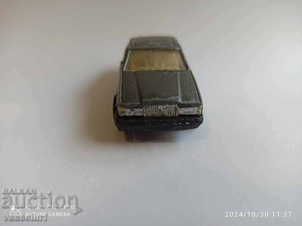 Auction  Old metal car volvo 760 gle model old 1/64
