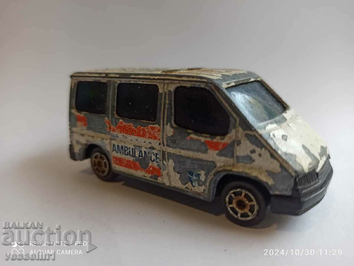 Mașină model ford transit din metal vechi 1/64 majorette cu preț € 2.05 | 4.01 BGN