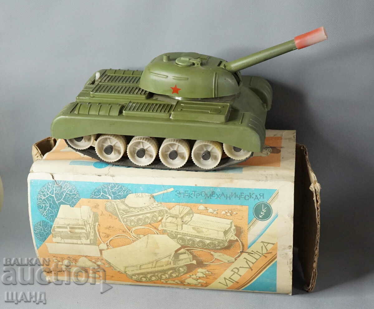 Old Russian plastic tank model toy with box