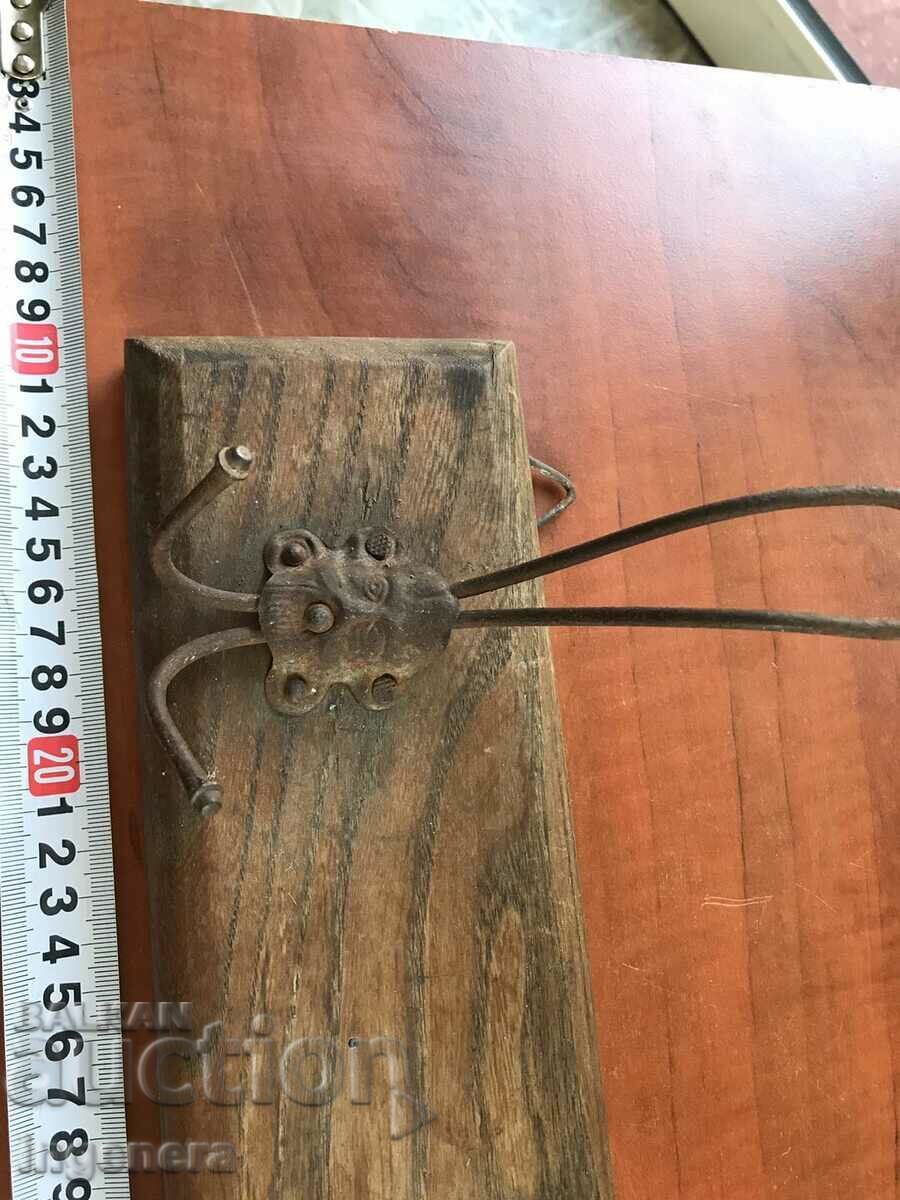 HANGER HANGER WOOD ANTIQUE with price 22.00 BGN | € 11.25 HANGER HANGER WOOD ANTIQUE with price 22.00 BGN | € 11.25
