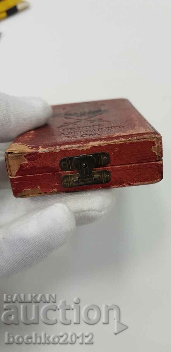 Auction Rare Royal Order of St. Alexander V Class Box with Swords Auction Rare Royal Order of St. Alexander V Class Box with Swords