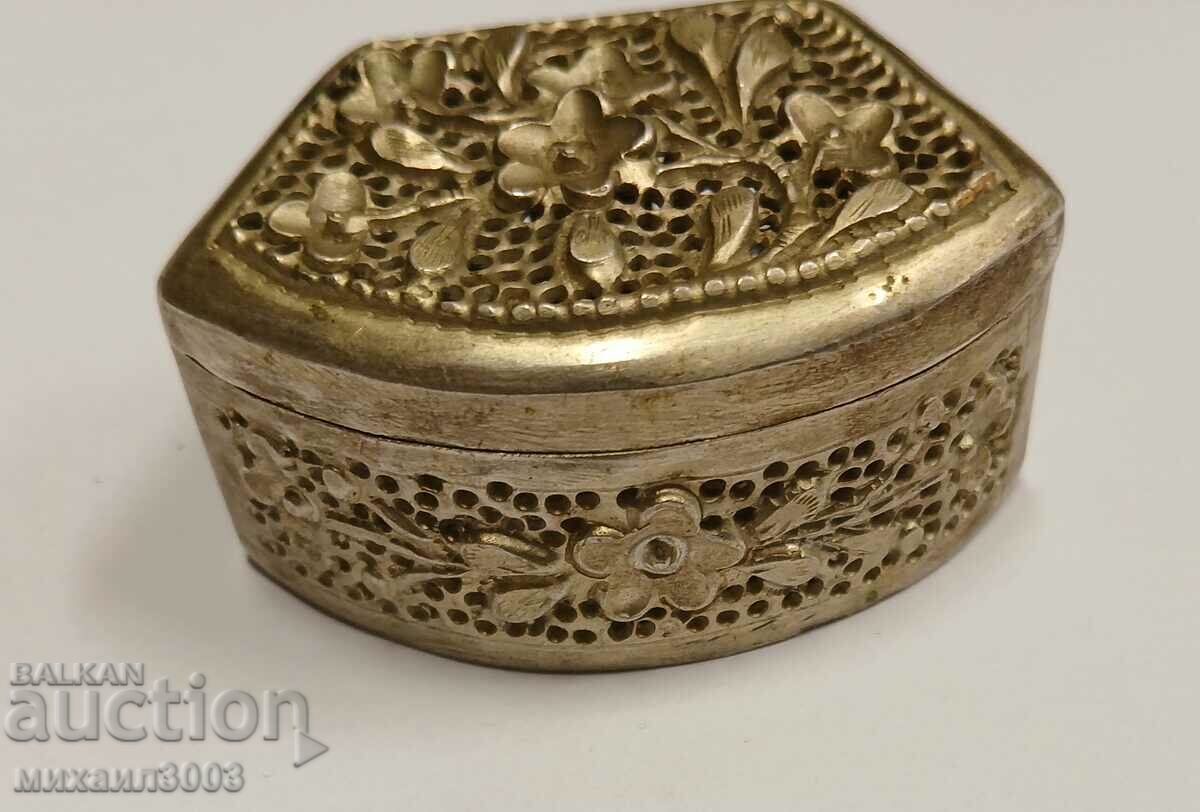 Δημοπρασία ΠΑΝΕΜΟΡΦΟ ΜΙΚΡΟ ΜΕΤΑΛΛΙΚΟ ΚΟΥΤΙ ΑΝΤΙΚΕ