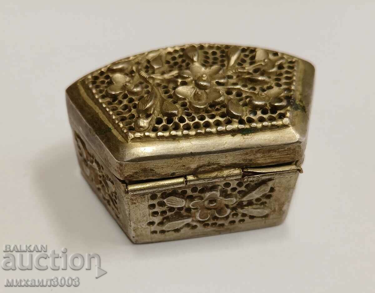 ΠΑΝΕΜΟΡΦΟ ΜΙΚΡΟ ΜΕΤΑΛΛΙΚΟ ΚΟΥΤΙ ΑΝΤΙΚΕ - 5