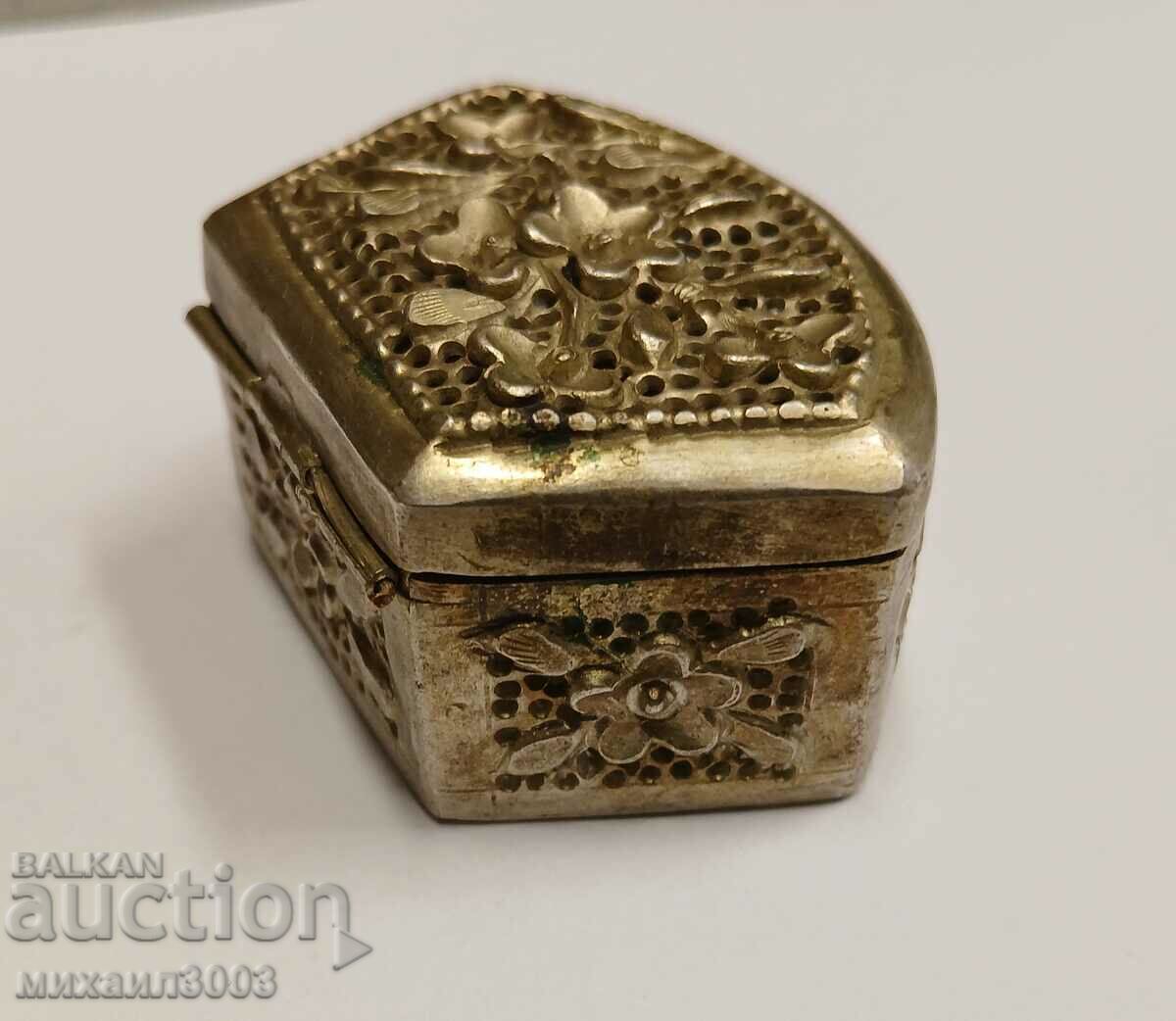 ΠΑΝΕΜΟΡΦΟ ΜΙΚΡΟ ΜΕΤΑΛΛΙΚΟ ΚΟΥΤΙ ΑΝΤΙΚΕ - 6