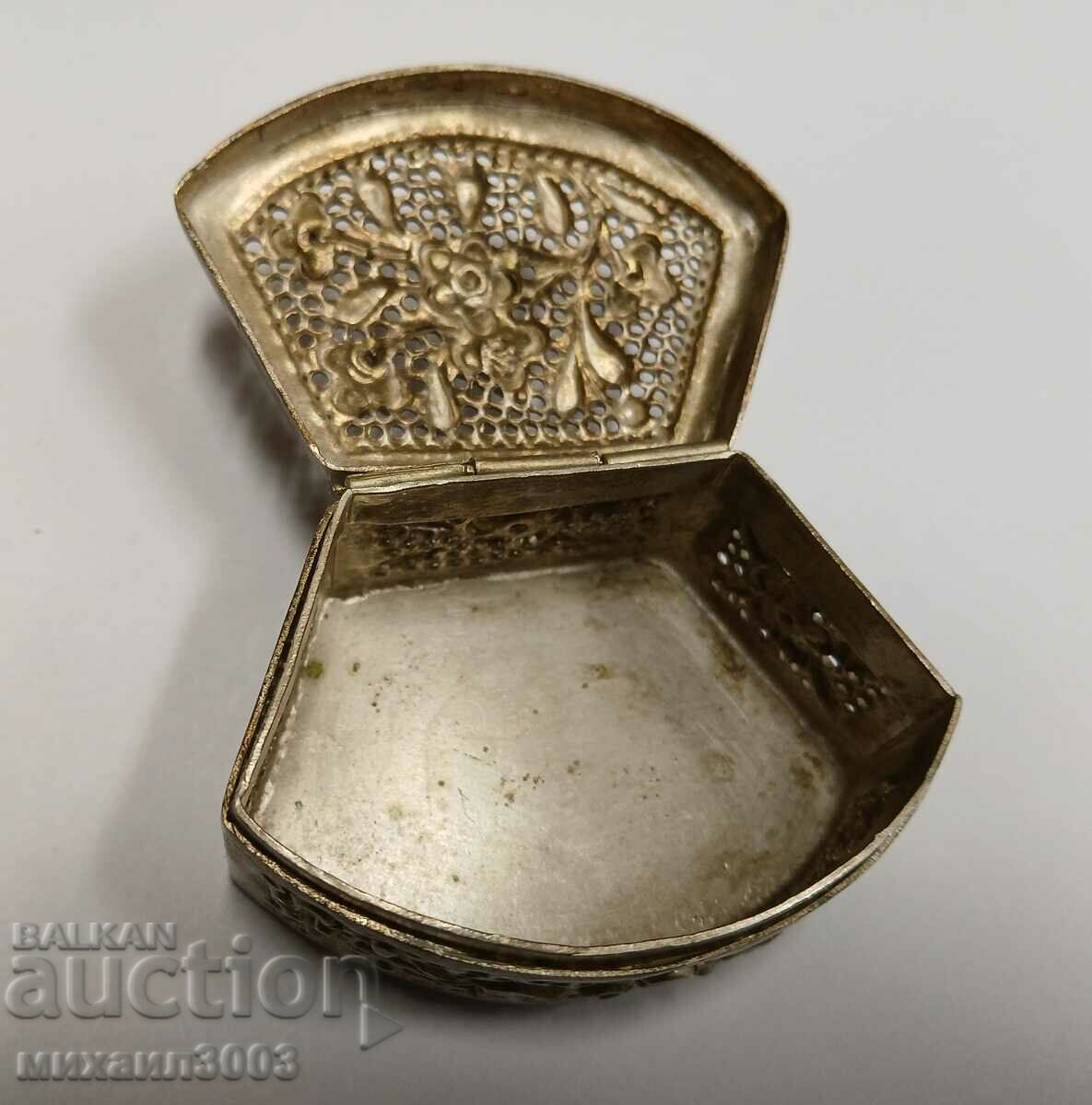 ΠΑΝΕΜΟΡΦΟ ΜΙΚΡΟ ΜΕΤΑΛΛΙΚΟ ΚΟΥΤΙ ΑΝΤΙΚΕ - 7