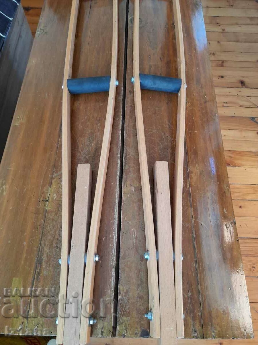 Cârje vechi din lemn cu preț 65.00 BGN | € 33.23 Cârje vechi din lemn cu preț 65.00 BGN | € 33.23