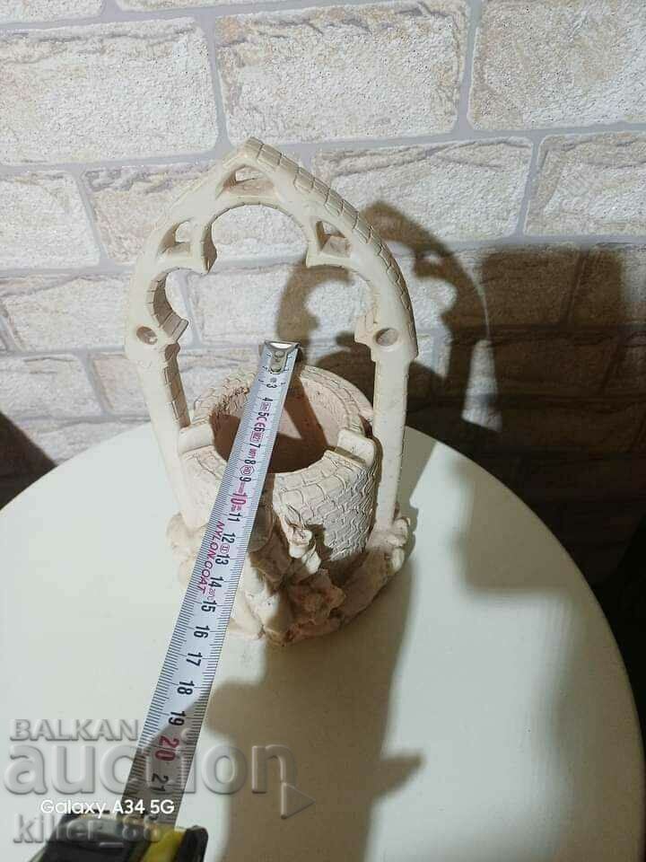 Delivery of Ashtray in the shape of a well Delivery of Ashtray in the shape of a well