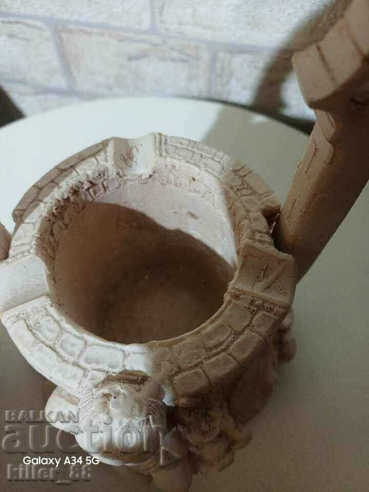 Ashtray in the shape of a well - 7 Ashtray in the shape of a well - 7