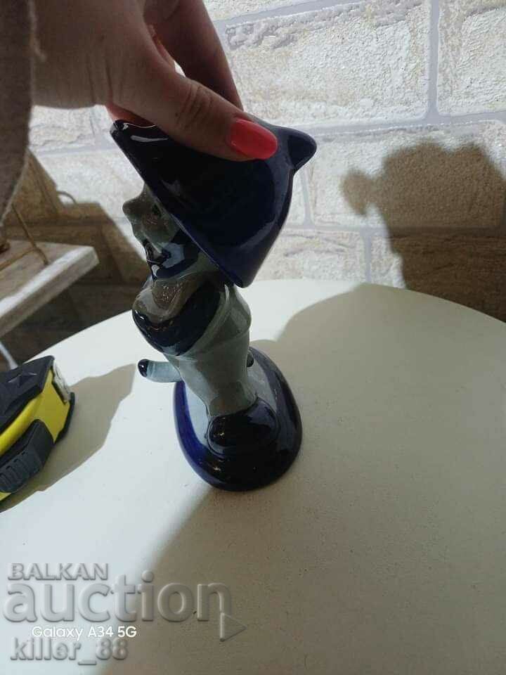 Delivery of A playful figurine with 2 faces Delivery of A playful figurine with 2 faces